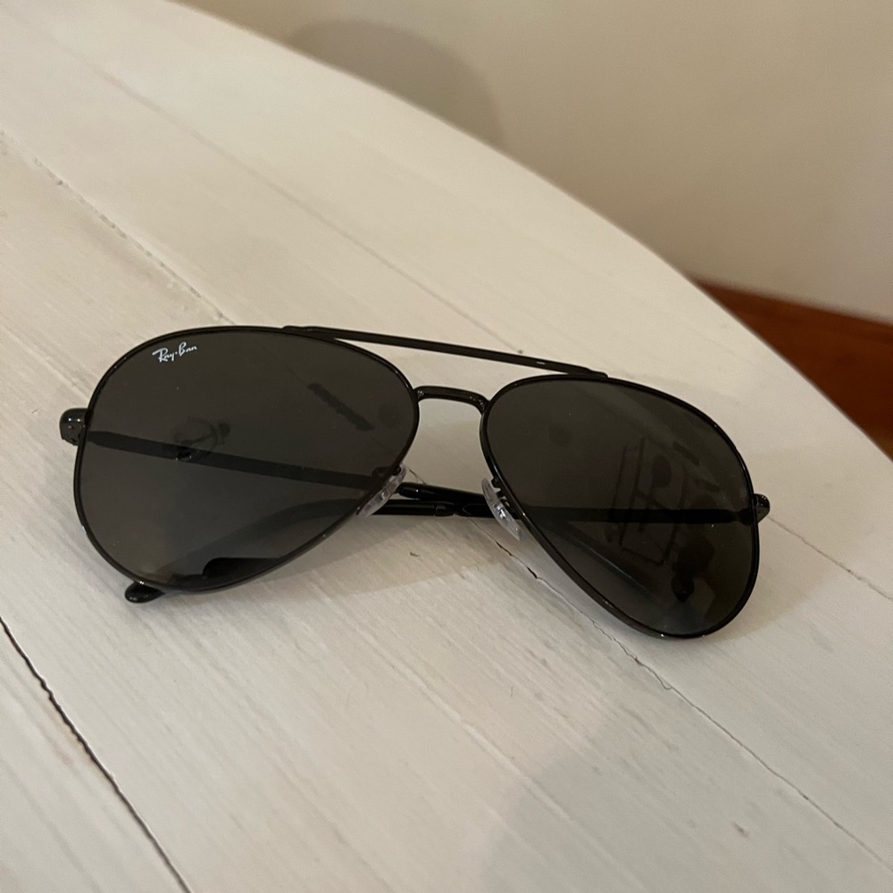 Raybans Black Aviators